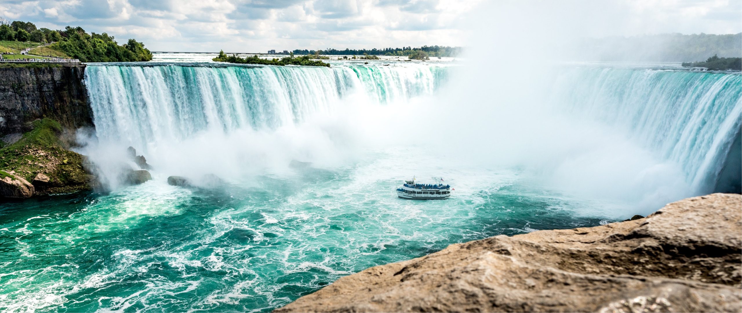 Read more about the article Discovering the Majestic Niagara Falls: A Journey Through One of Nature’s Most Powerful Wonders With Jojo The Flying Foodie